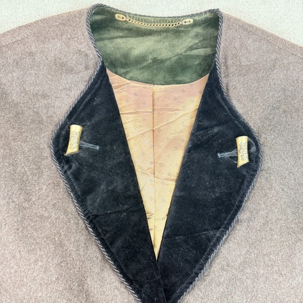 Italian Vest Mens Sz Lg Brown Wool & Cashmere Bavarian Style Embellished Buttons